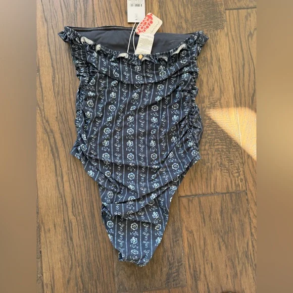 NWT Free People - Rhythm Ruffle Strapless One Piece Swimsuit size L - Picture 2 of 3